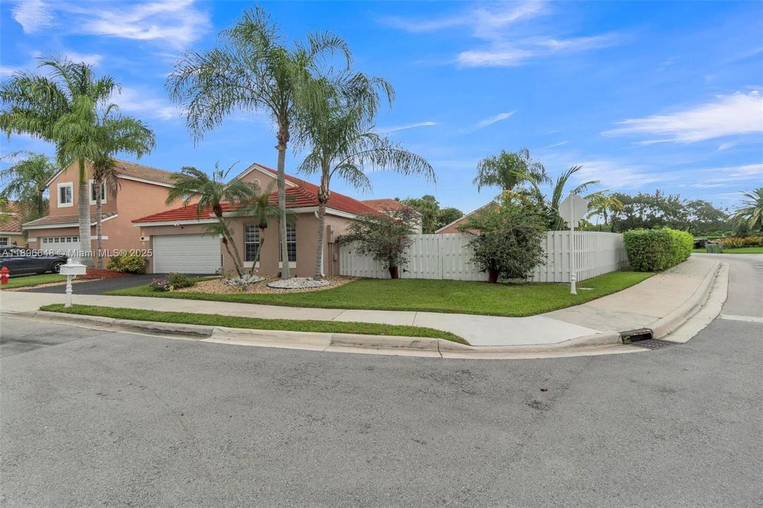 Active With Contract: $689,000 (3 beds, 2 baths, 1588 Square Feet)