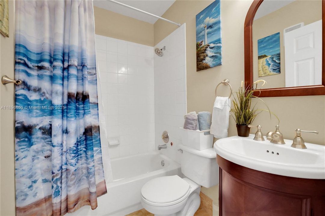 Recently Sold: $420,000 (3 beds, 2 baths, 1263 Square Feet)