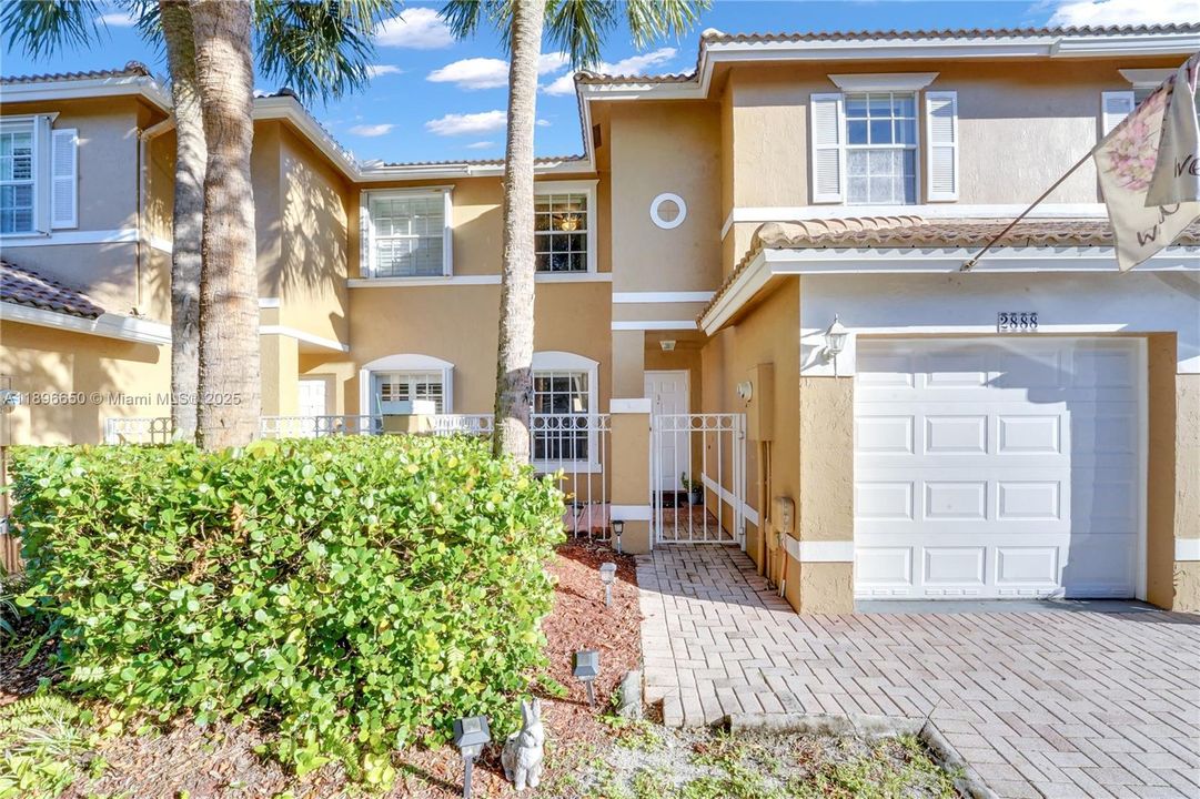 Recently Sold: $420,000 (3 beds, 2 baths, 1263 Square Feet)