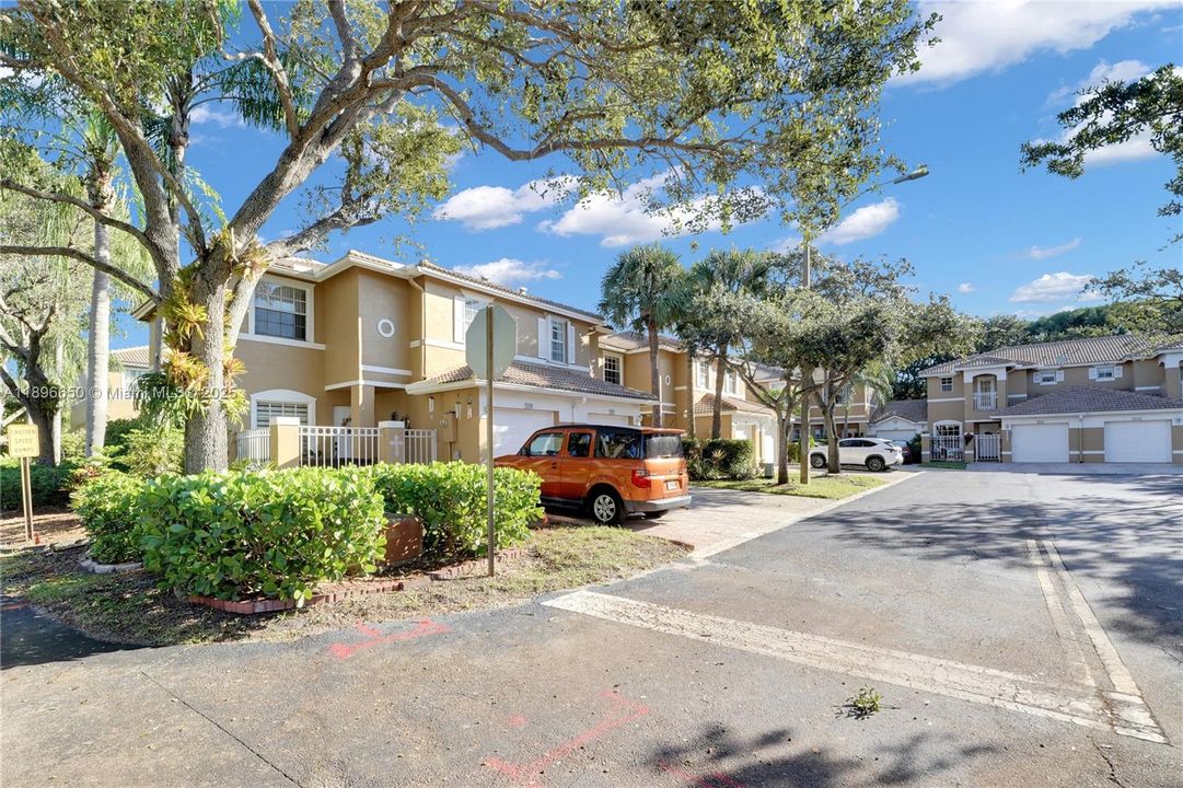 Recently Sold: $420,000 (3 beds, 2 baths, 1263 Square Feet)