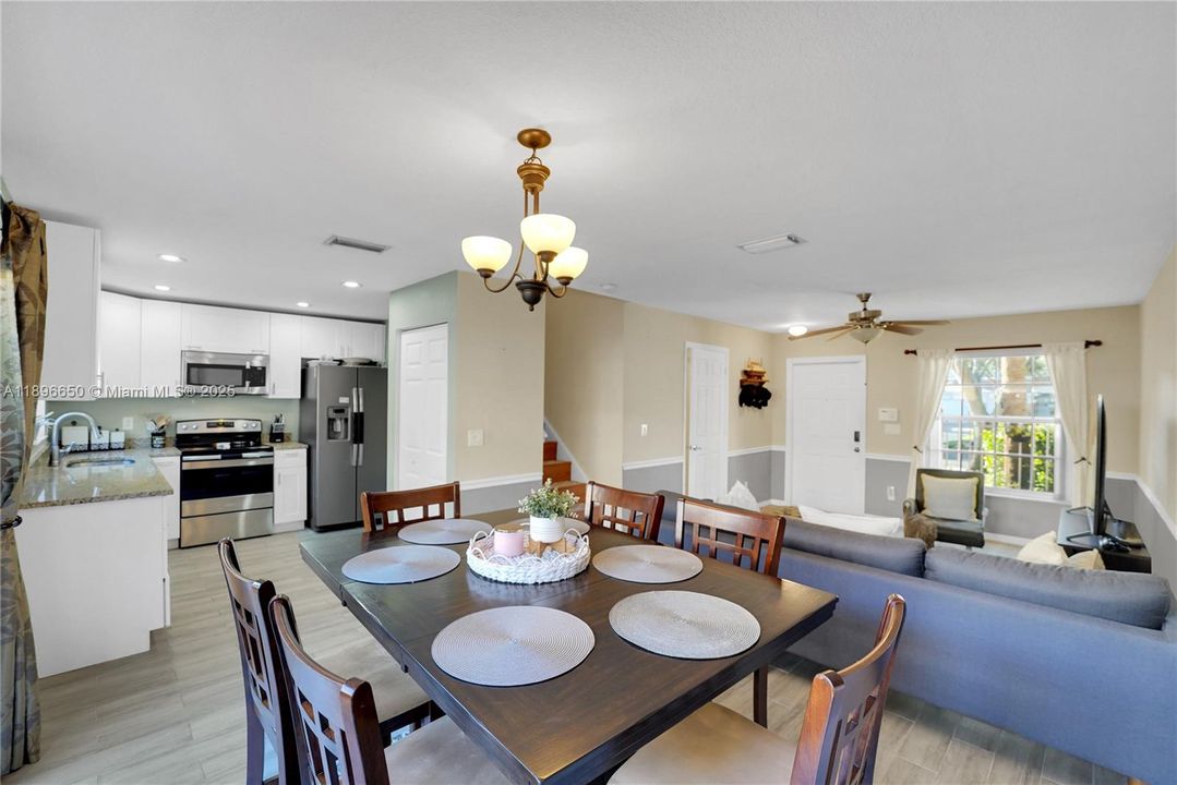 Recently Sold: $420,000 (3 beds, 2 baths, 1263 Square Feet)