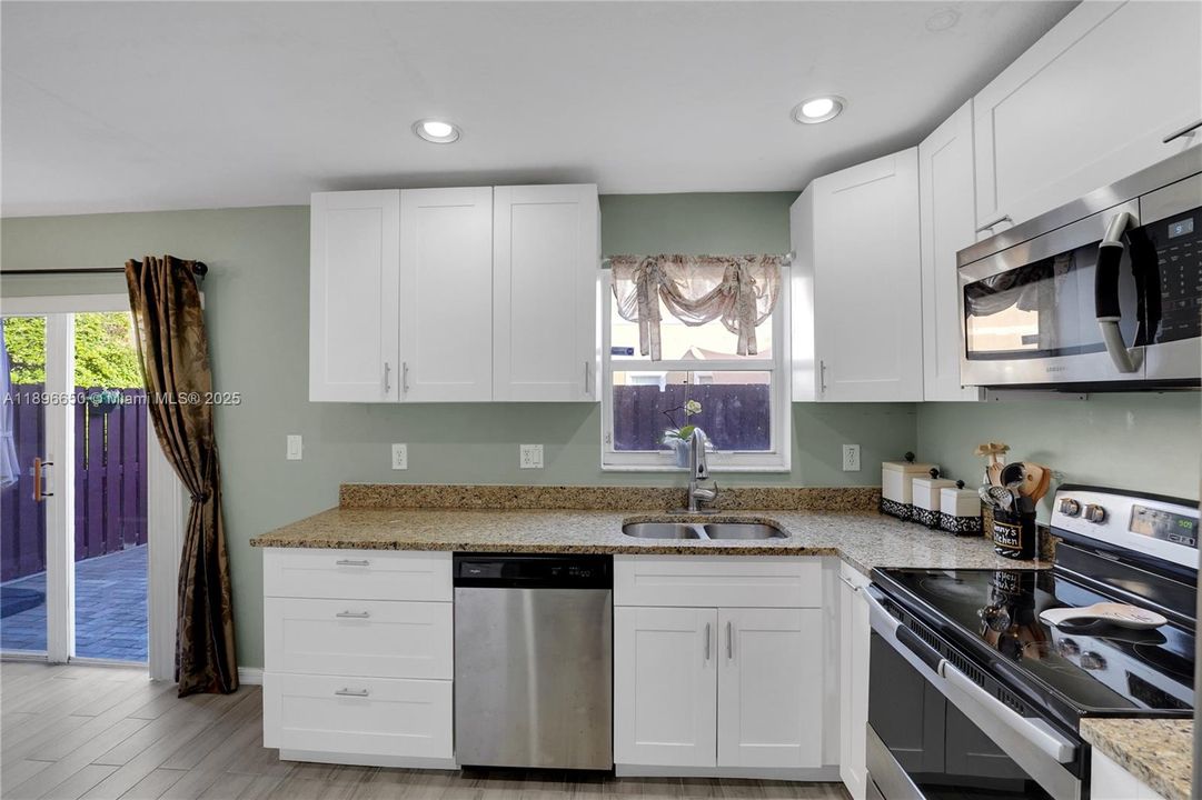 Recently Sold: $420,000 (3 beds, 2 baths, 1263 Square Feet)