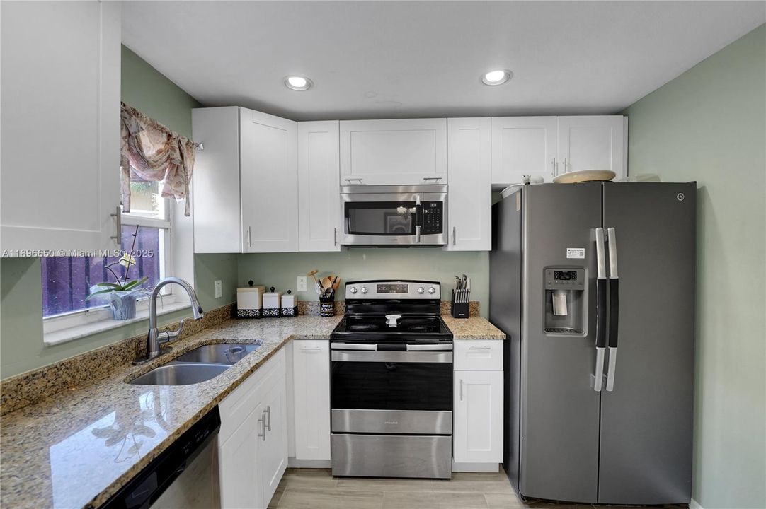 Recently Sold: $420,000 (3 beds, 2 baths, 1263 Square Feet)