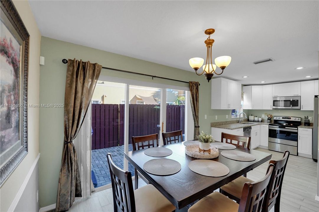 Recently Sold: $420,000 (3 beds, 2 baths, 1263 Square Feet)