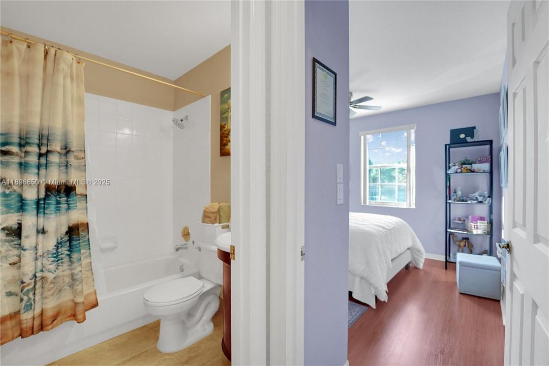 Recently Sold: $420,000 (3 beds, 2 baths, 1263 Square Feet)