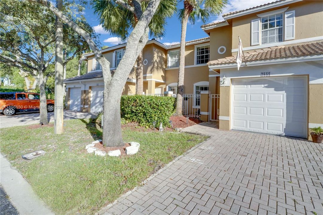 Recently Sold: $420,000 (3 beds, 2 baths, 1263 Square Feet)