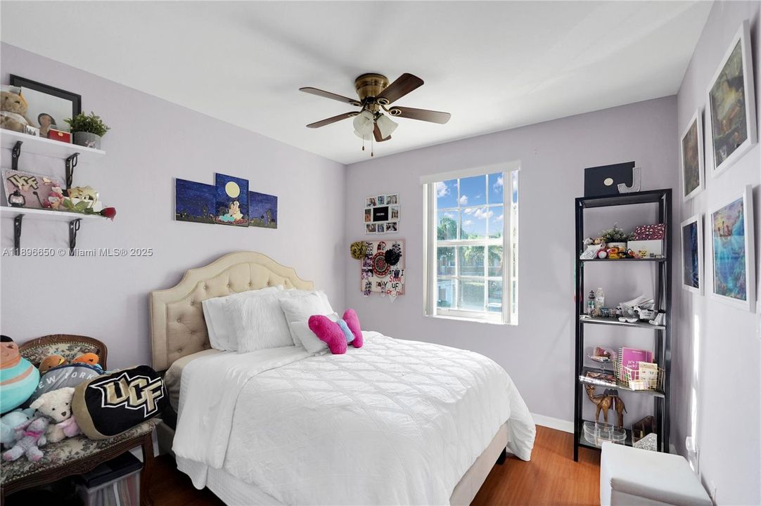 Recently Sold: $420,000 (3 beds, 2 baths, 1263 Square Feet)