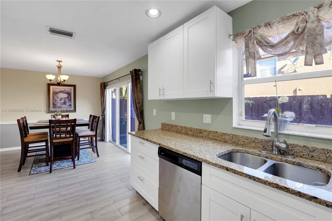 Recently Sold: $420,000 (3 beds, 2 baths, 1263 Square Feet)