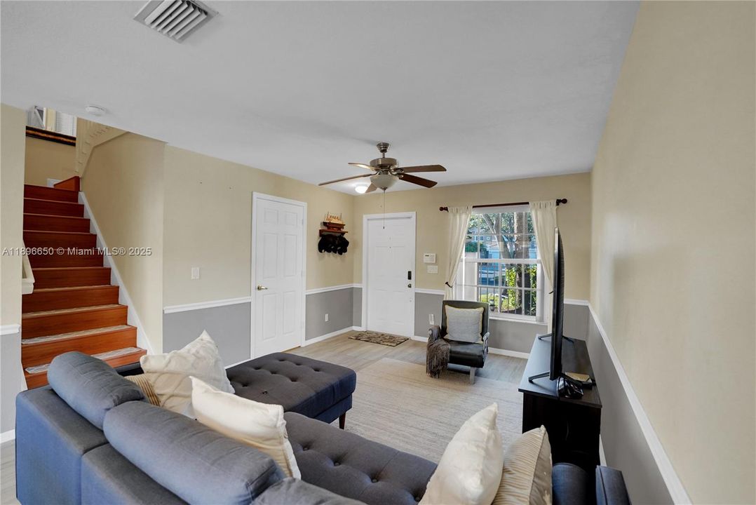 Recently Sold: $420,000 (3 beds, 2 baths, 1263 Square Feet)