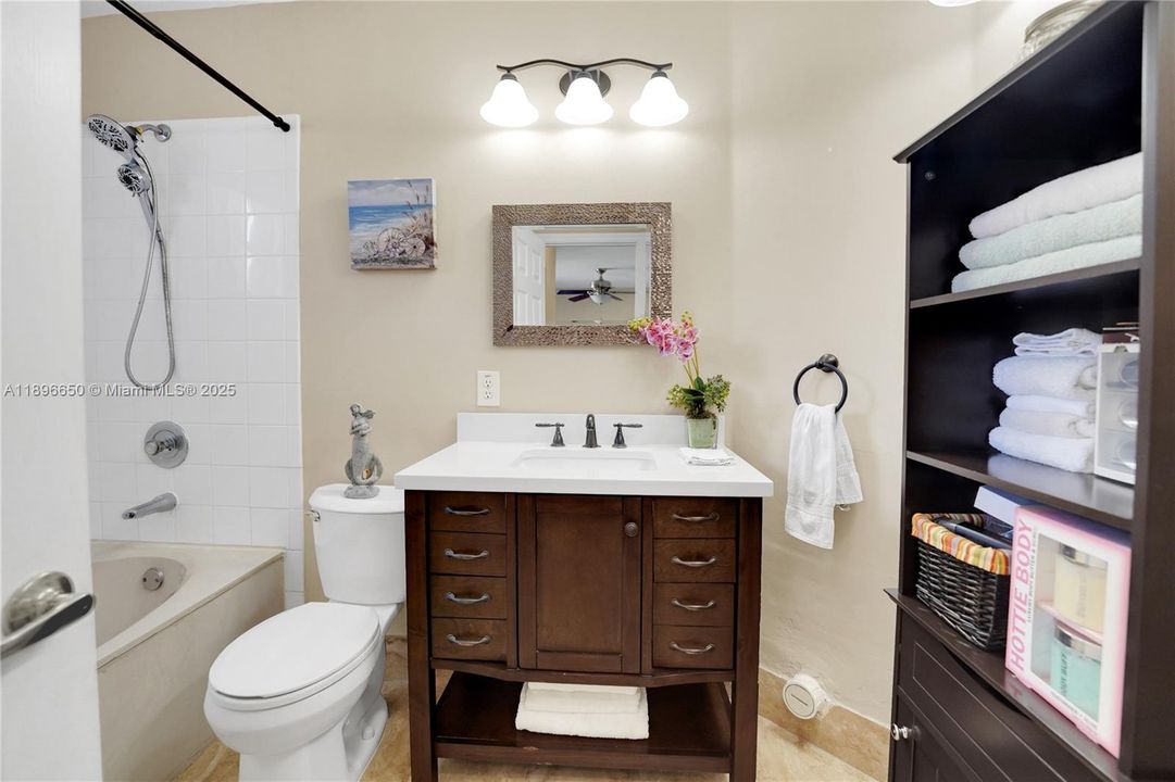 Recently Sold: $420,000 (3 beds, 2 baths, 1263 Square Feet)