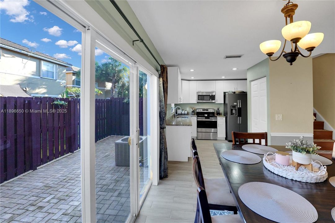 Recently Sold: $420,000 (3 beds, 2 baths, 1263 Square Feet)