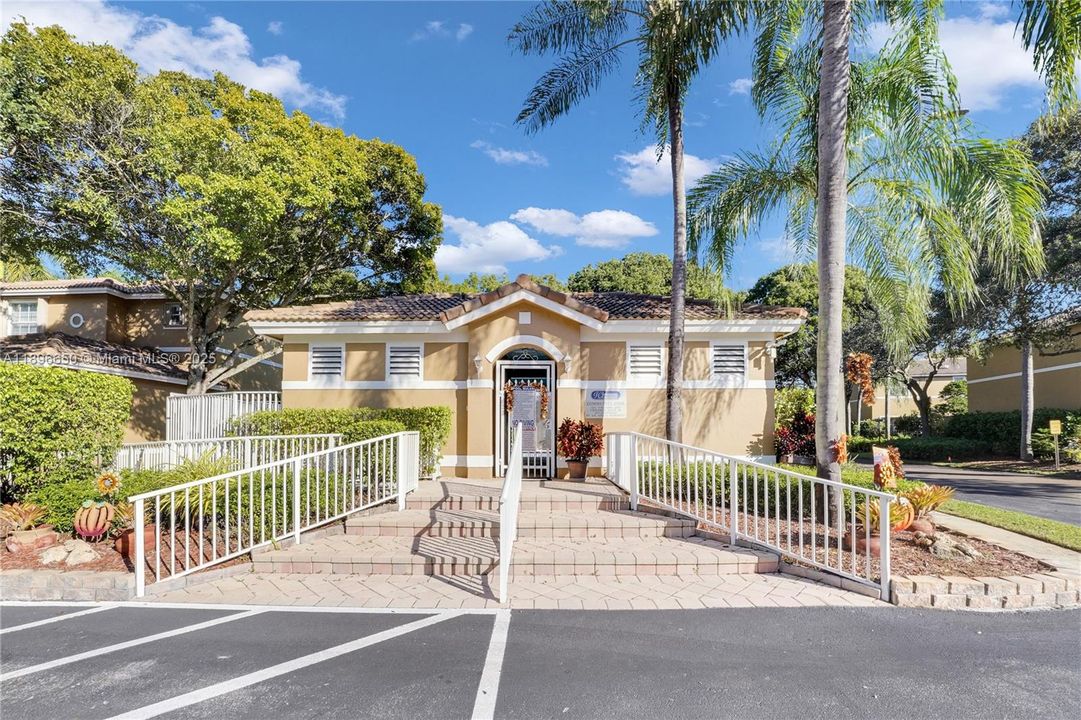 Recently Sold: $420,000 (3 beds, 2 baths, 1263 Square Feet)