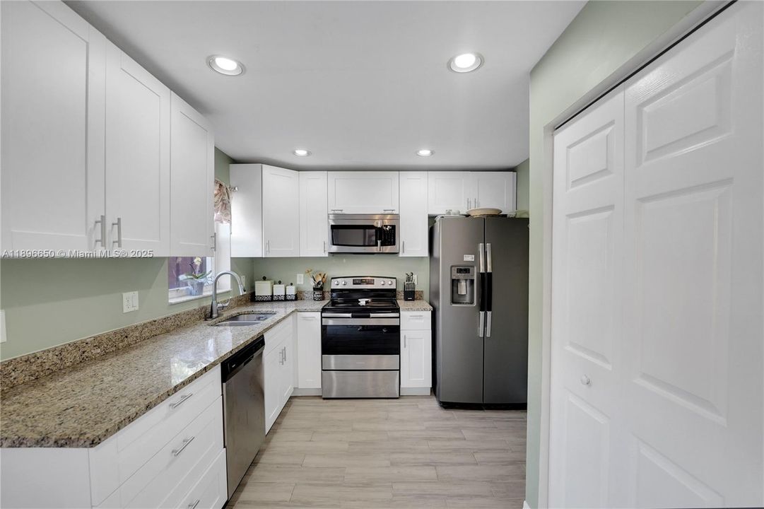 Recently Sold: $420,000 (3 beds, 2 baths, 1263 Square Feet)