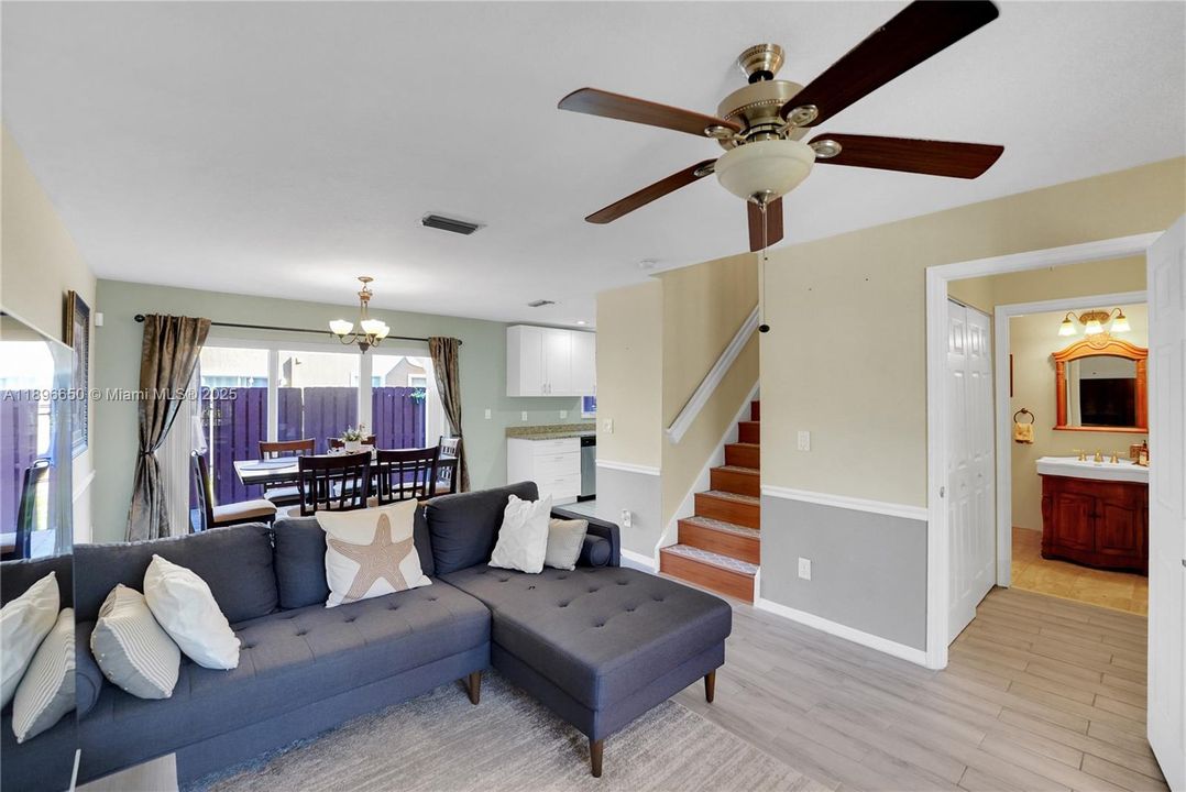 Recently Sold: $420,000 (3 beds, 2 baths, 1263 Square Feet)