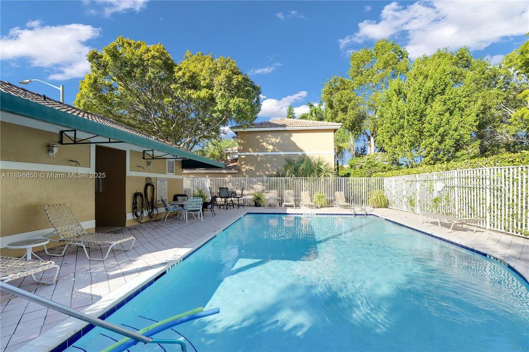 Recently Sold: $420,000 (3 beds, 2 baths, 1263 Square Feet)