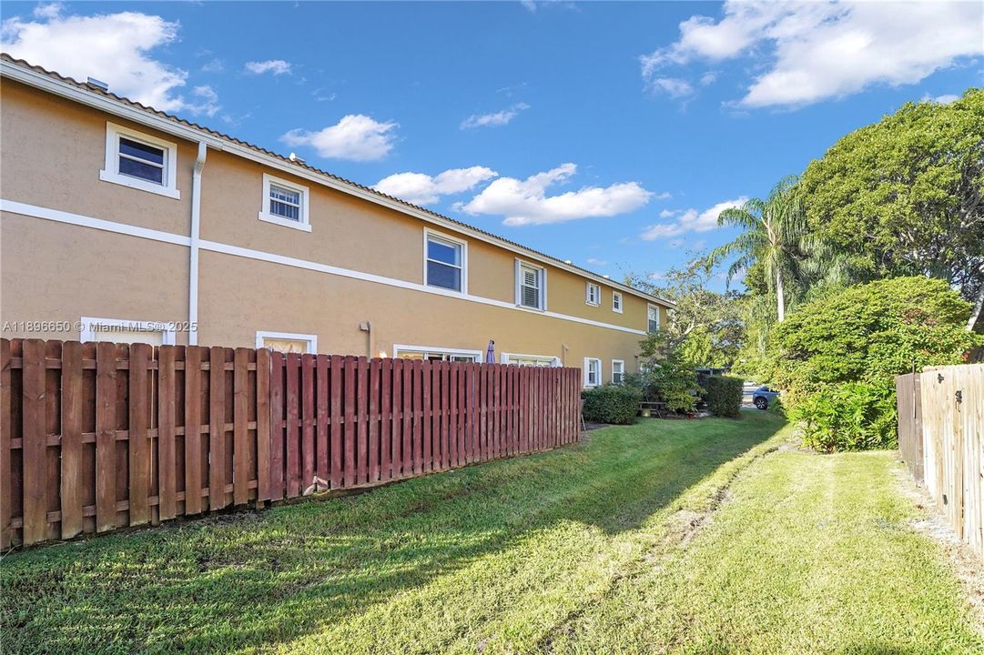 Recently Sold: $420,000 (3 beds, 2 baths, 1263 Square Feet)