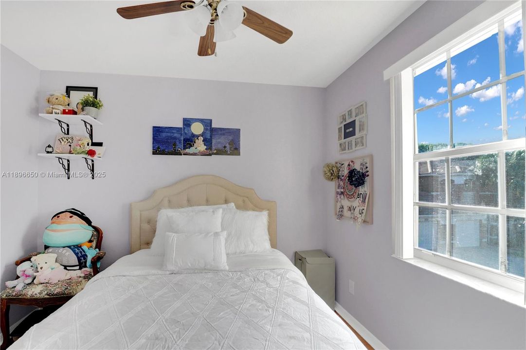 Recently Sold: $420,000 (3 beds, 2 baths, 1263 Square Feet)