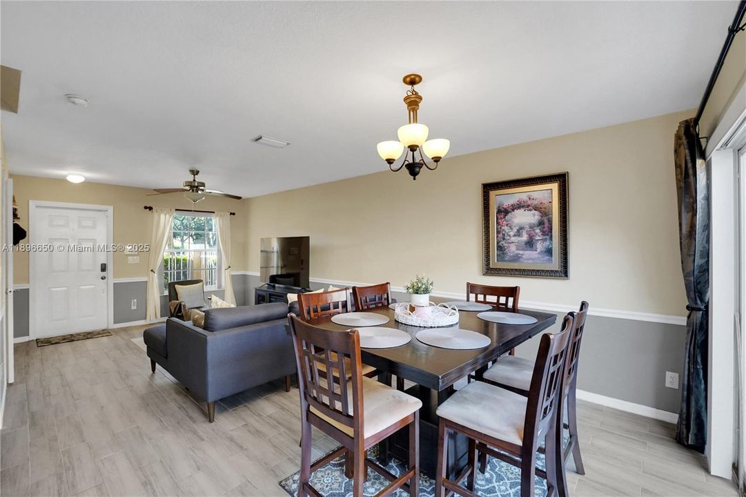 Recently Sold: $420,000 (3 beds, 2 baths, 1263 Square Feet)