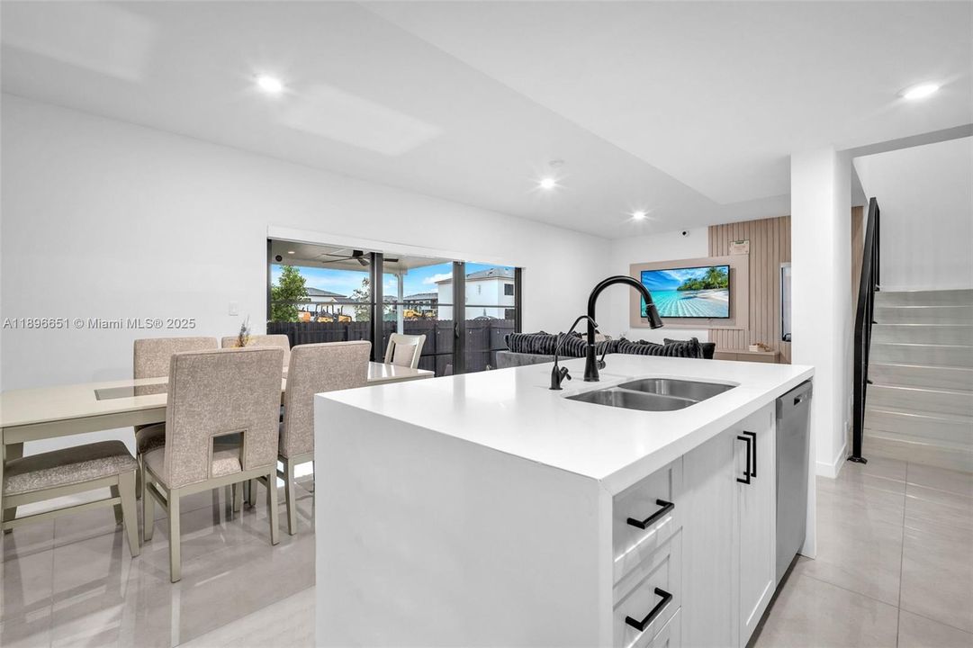 For Rent: $3,800 (5 beds, 3 baths, 1810 Square Feet)