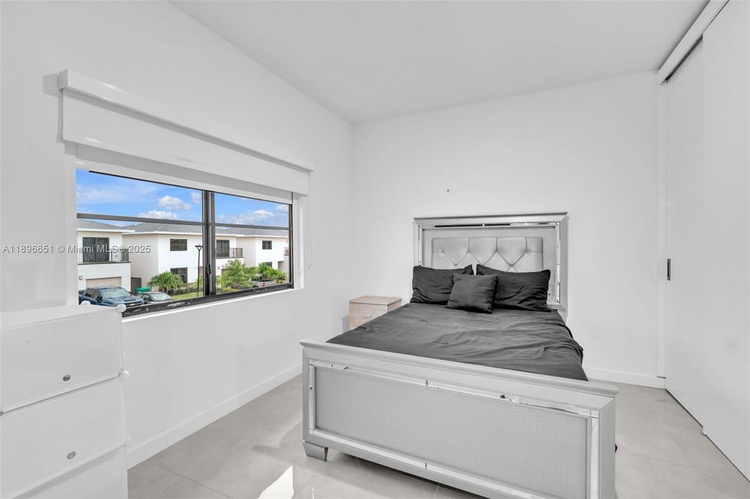 For Rent: $3,800 (5 beds, 3 baths, 1810 Square Feet)