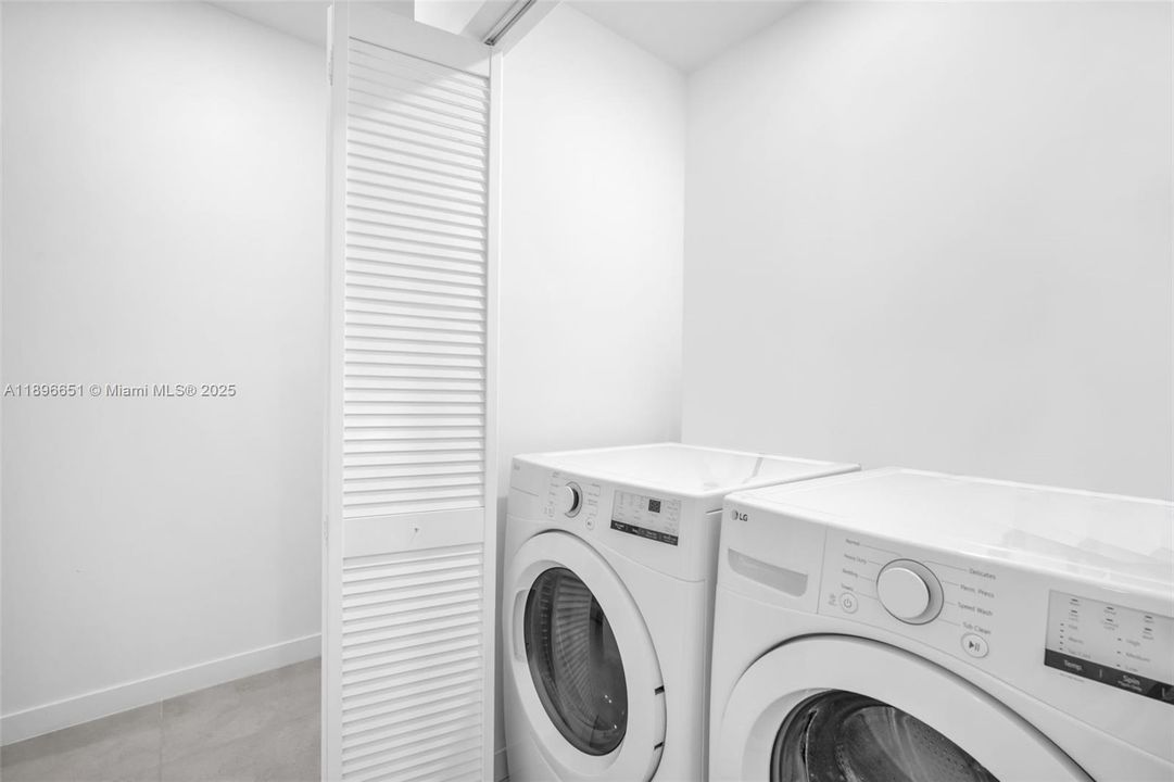 For Rent: $3,800 (5 beds, 3 baths, 1810 Square Feet)