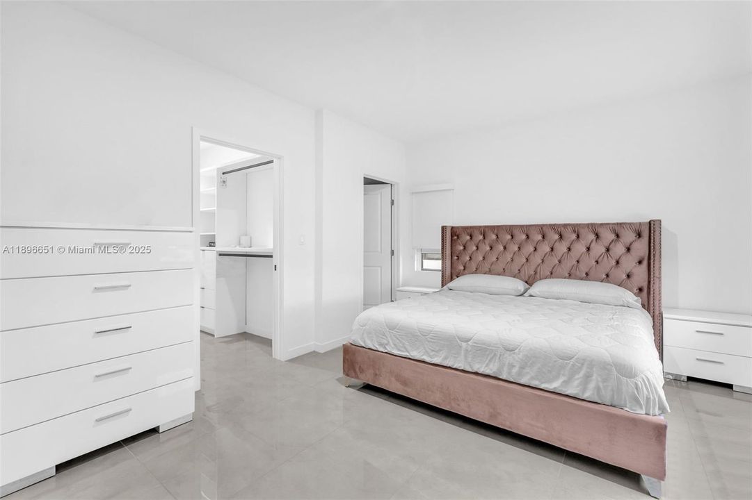 For Rent: $3,800 (5 beds, 3 baths, 1810 Square Feet)