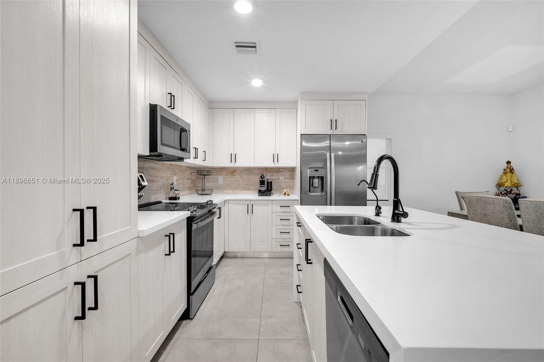 For Rent: $3,800 (5 beds, 3 baths, 1810 Square Feet)