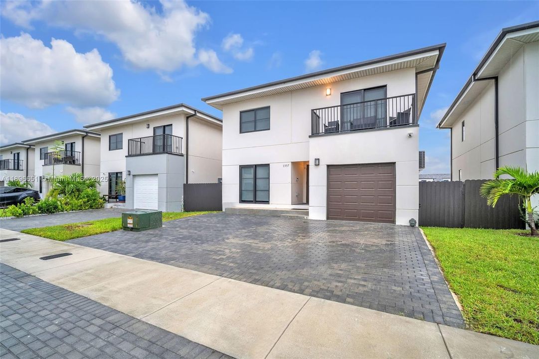 For Rent: $3,800 (5 beds, 3 baths, 1810 Square Feet)