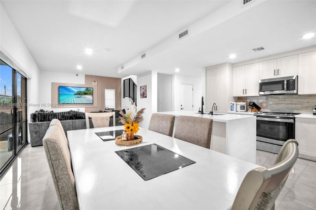 For Rent: $3,800 (5 beds, 3 baths, 1810 Square Feet)