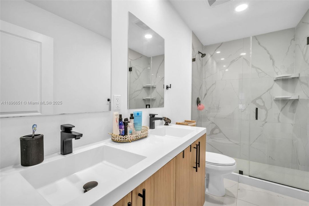 For Rent: $3,800 (5 beds, 3 baths, 1810 Square Feet)