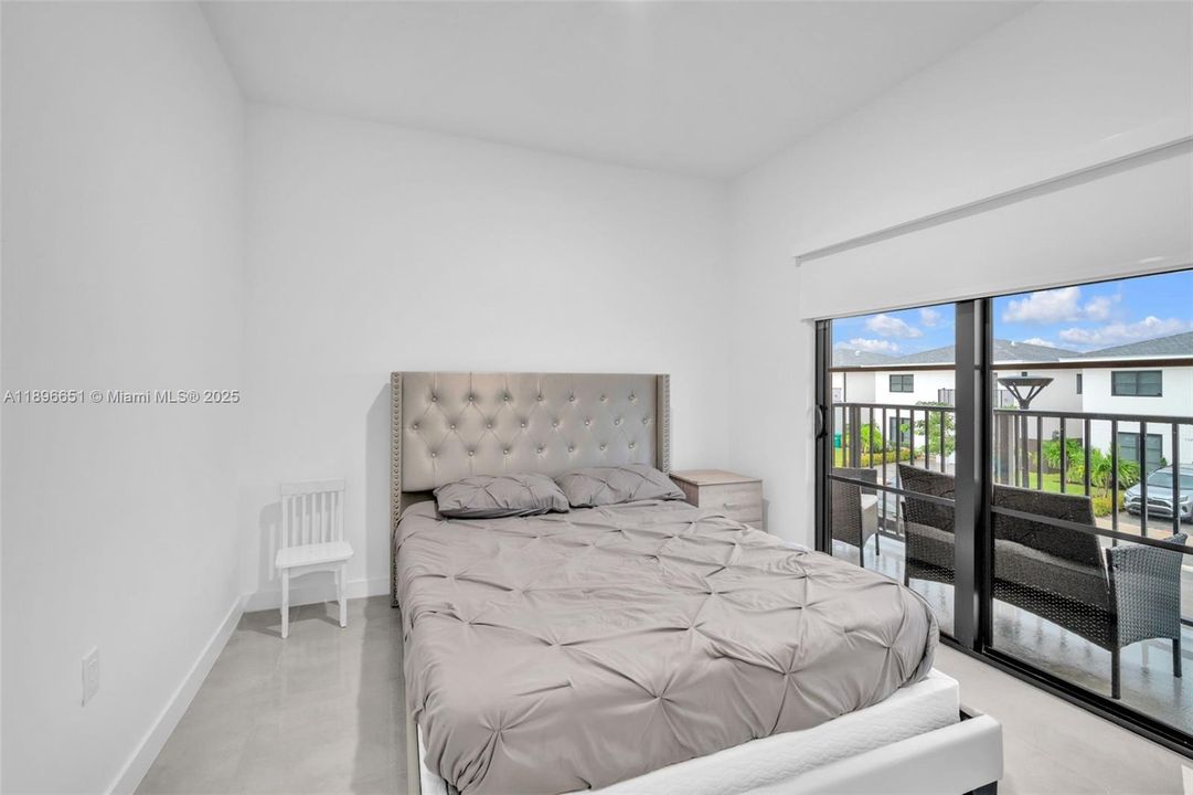 For Rent: $3,800 (5 beds, 3 baths, 1810 Square Feet)