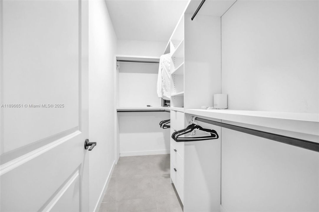 For Rent: $3,800 (5 beds, 3 baths, 1810 Square Feet)