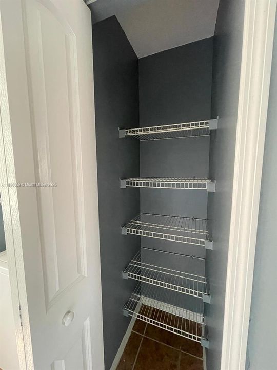 For Sale: $235,000 (2 beds, 2 baths, 815 Square Feet)