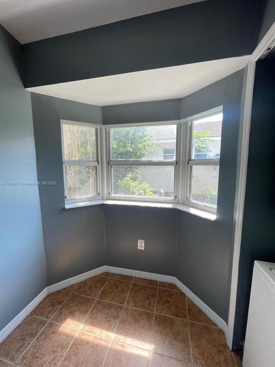 For Sale: $235,000 (2 beds, 2 baths, 815 Square Feet)