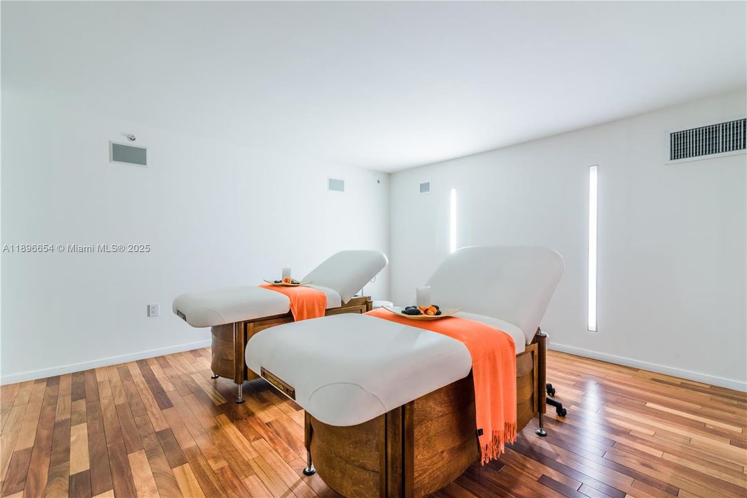 合同活跃: $825,000 (2 贝兹, 2 浴室, 1123 平方英尺)