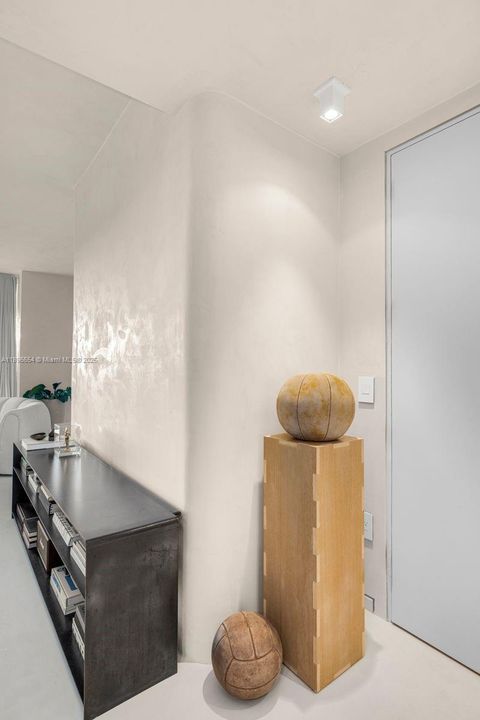 合同活跃: $825,000 (2 贝兹, 2 浴室, 1123 平方英尺)