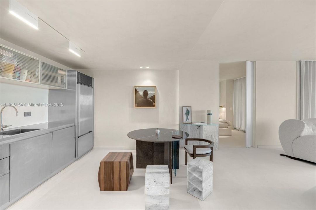 合同活跃: $825,000 (2 贝兹, 2 浴室, 1123 平方英尺)