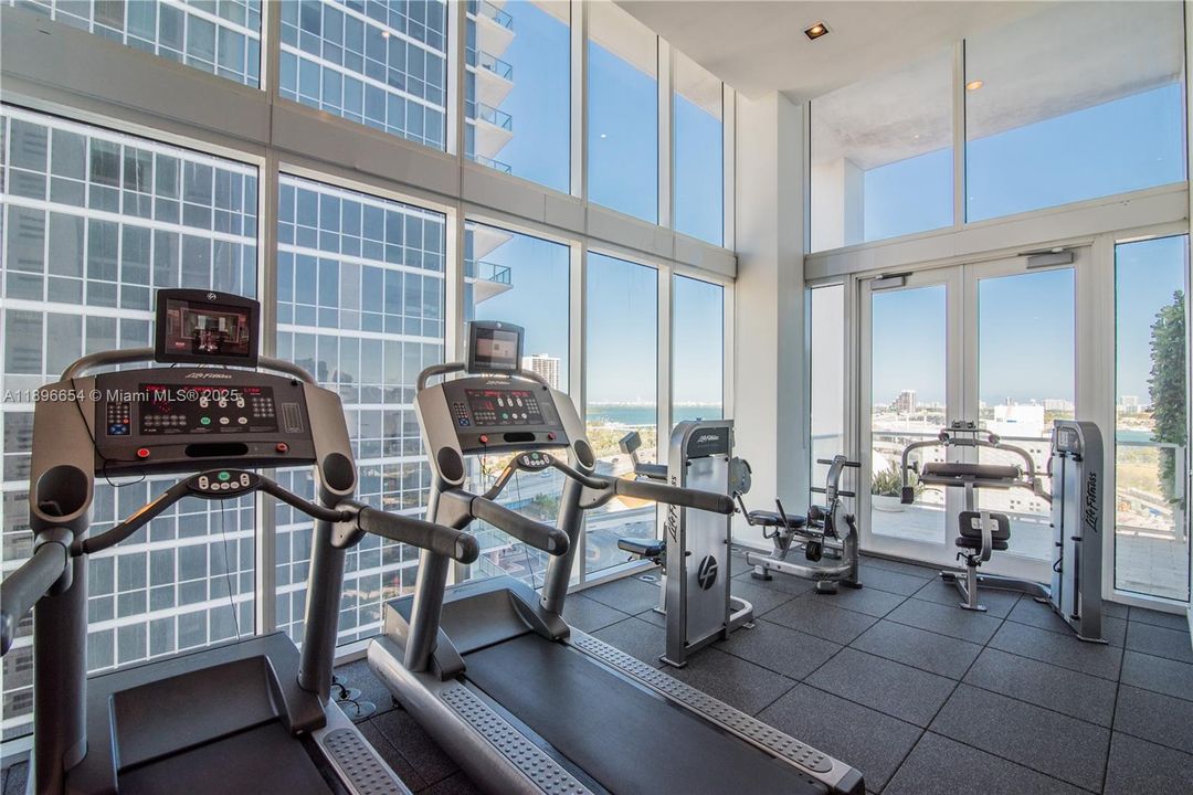 合同活跃: $825,000 (2 贝兹, 2 浴室, 1123 平方英尺)