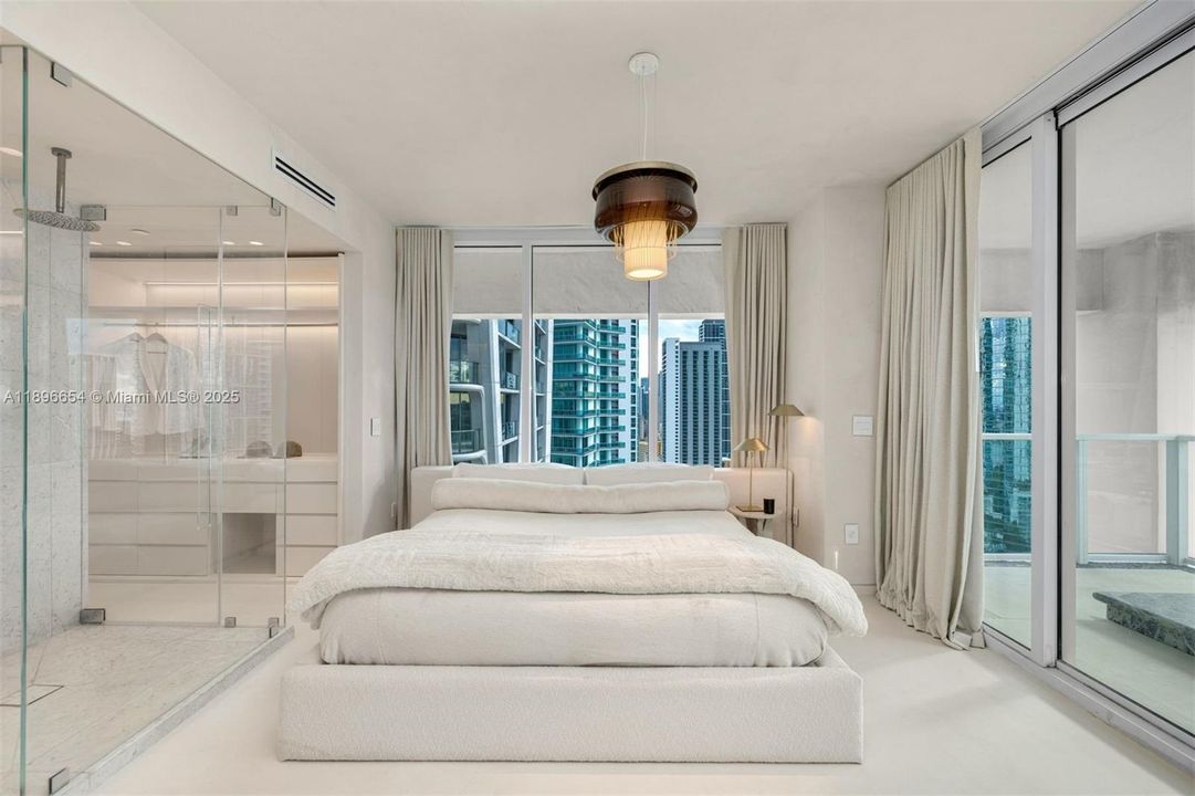 合同活跃: $825,000 (2 贝兹, 2 浴室, 1123 平方英尺)