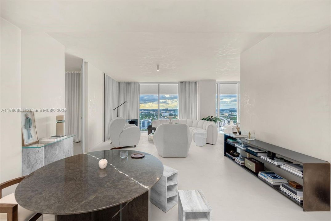 合同活跃: $825,000 (2 贝兹, 2 浴室, 1123 平方英尺)