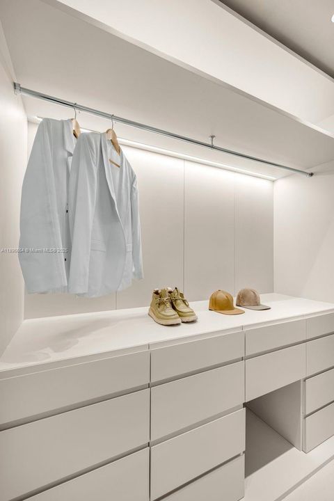 合同活跃: $825,000 (2 贝兹, 2 浴室, 1123 平方英尺)