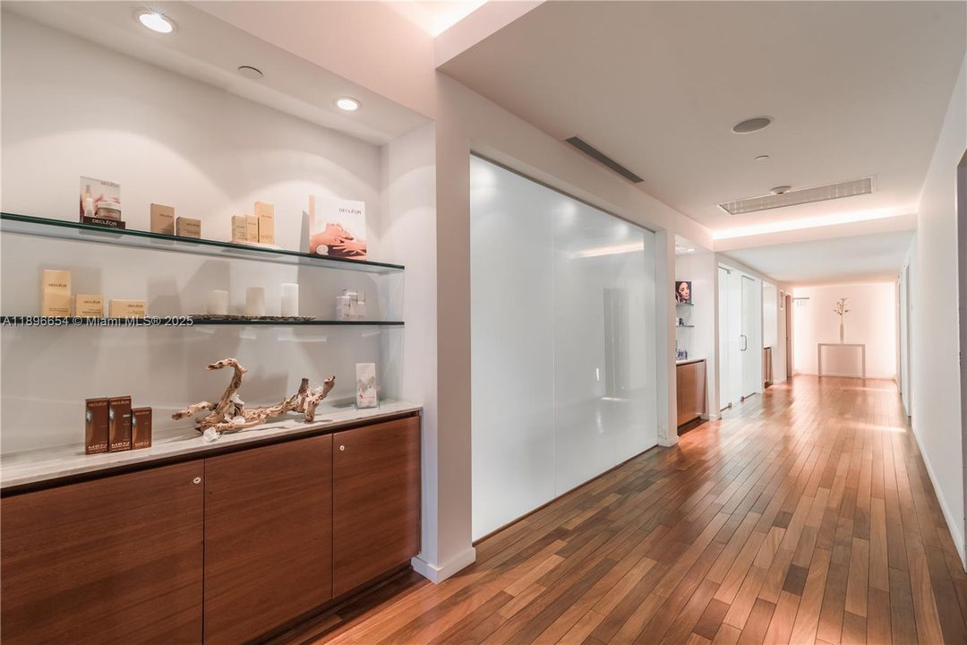 合同活跃: $825,000 (2 贝兹, 2 浴室, 1123 平方英尺)