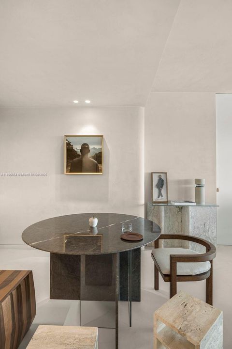 合同活跃: $825,000 (2 贝兹, 2 浴室, 1123 平方英尺)