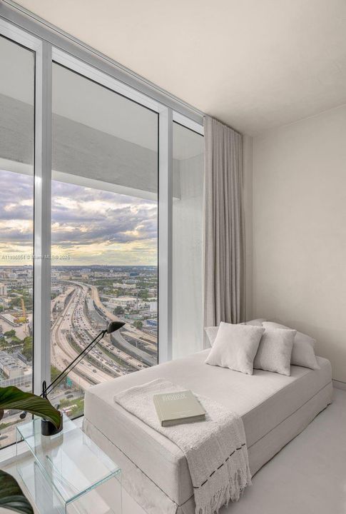 合同活跃: $825,000 (2 贝兹, 2 浴室, 1123 平方英尺)