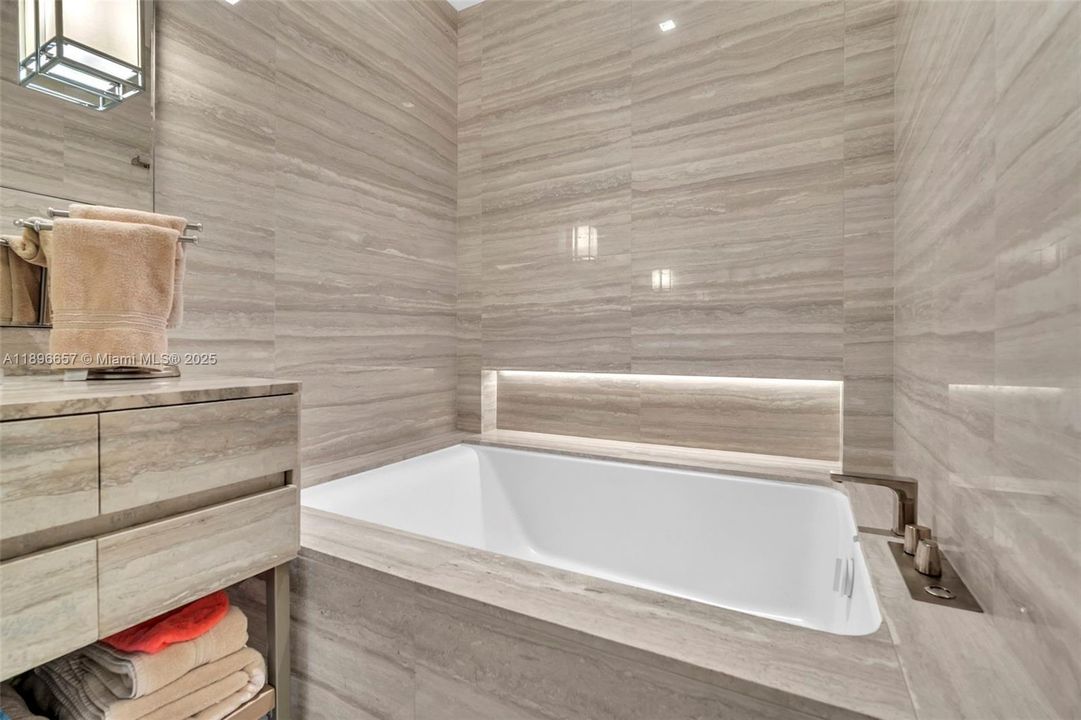 На продажу: $4,650,000 (3 спален, 3 ванн, 2271 Квадратных фут)