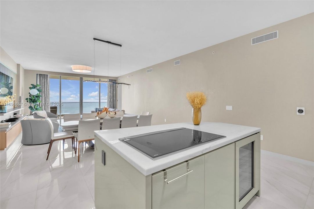 На продажу: $4,650,000 (3 спален, 3 ванн, 2271 Квадратных фут)