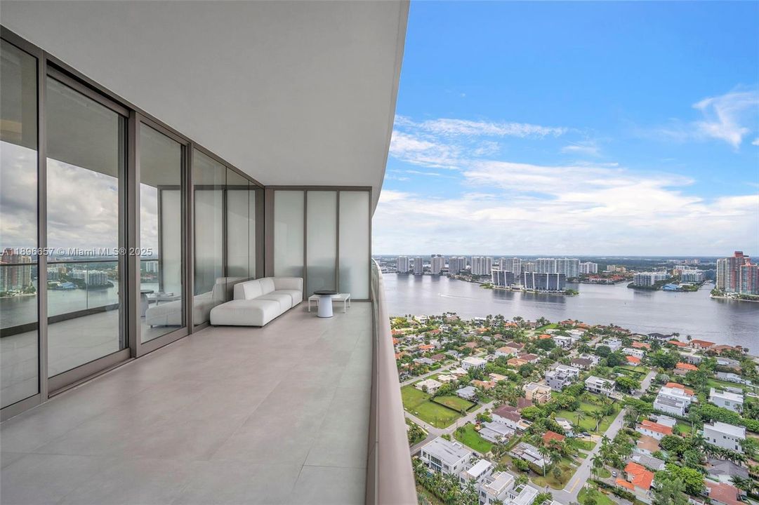 На продажу: $4,650,000 (3 спален, 3 ванн, 2271 Квадратных фут)