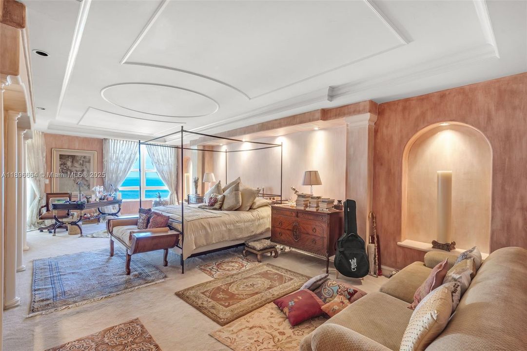 На продажу: $10,500,000 (5 спален, 5 ванн, 4810 Квадратных фут)