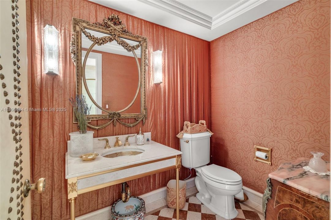 На продажу: $10,500,000 (5 спален, 5 ванн, 4810 Квадратных фут)