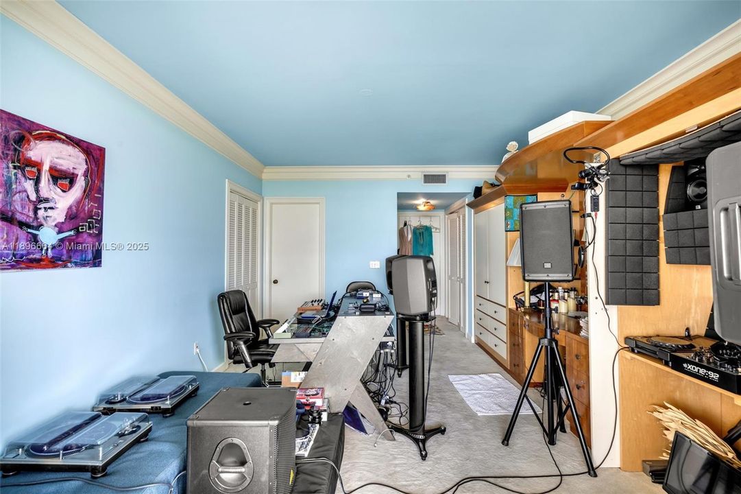 На продажу: $10,500,000 (5 спален, 5 ванн, 4810 Квадратных фут)